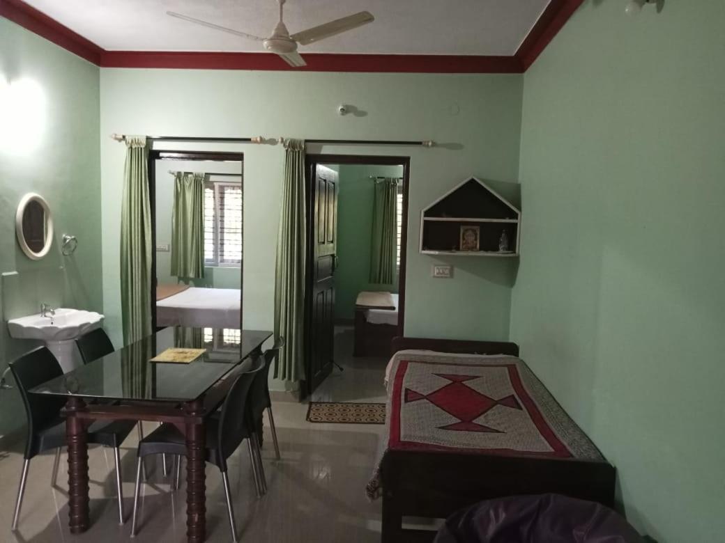 Krupa Homestay Мадикери Екстериор снимка